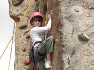  En el muro de escalada 